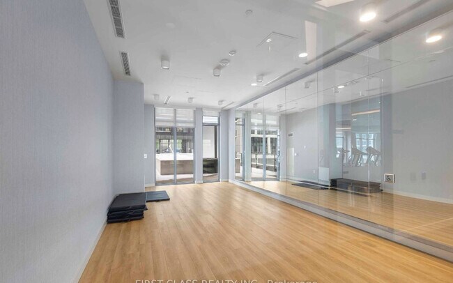 Building Photo - 177 Front St E