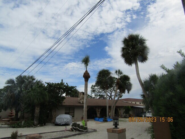 Building Photo - 813 Ormond St