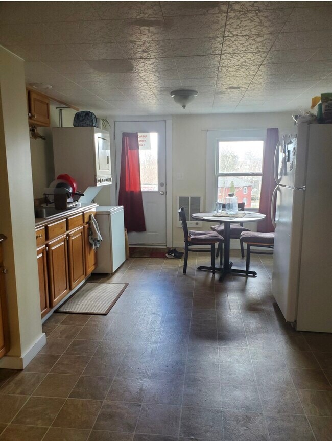Building Photo - 209 Mansfield Ave