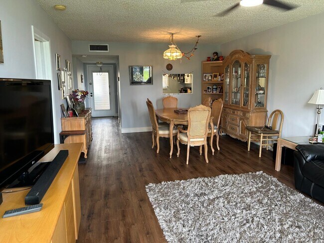 Foto del edificio - 6670 Royal Palm Blvd