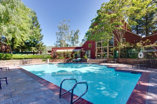 Foto del edificio - 923 Catkin Ct