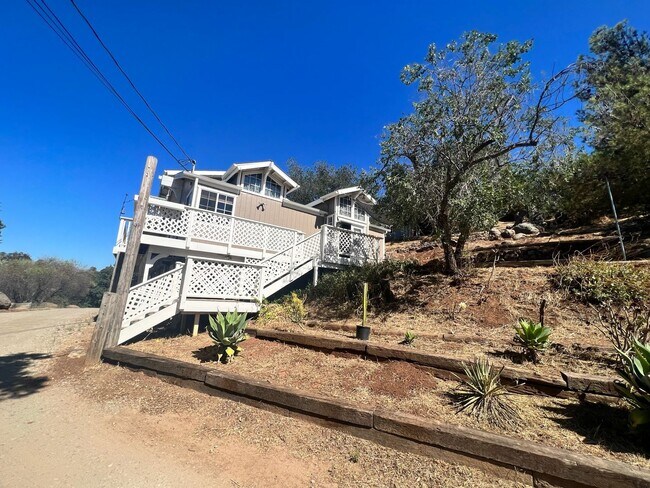 Foto del edificio - 3BR/3BA 3-Story HOME w/ AMAZING VIEWS LOCA...