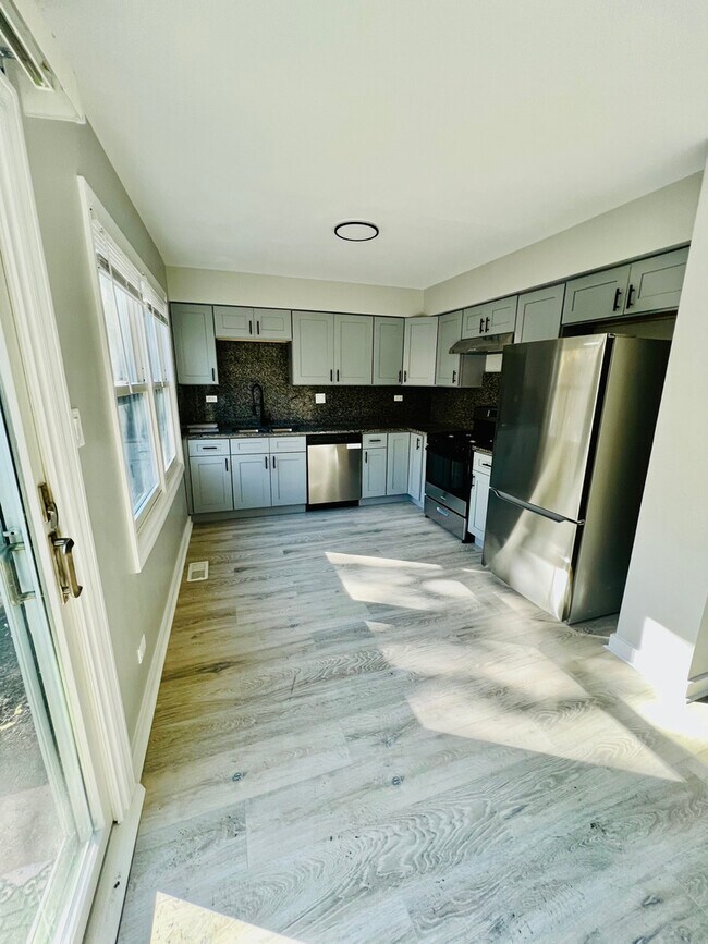 Foto del edificio - 2021 Farnham Ct