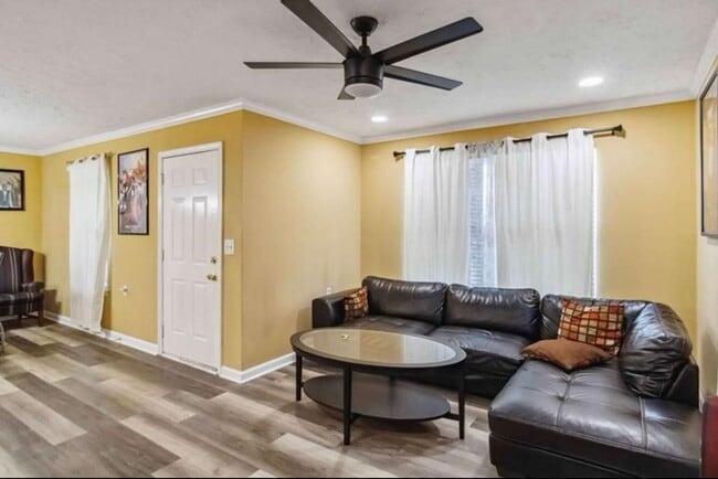 Building Photo - 4bd/2ba Home Minutes From W. Midtown w/ Fu...
