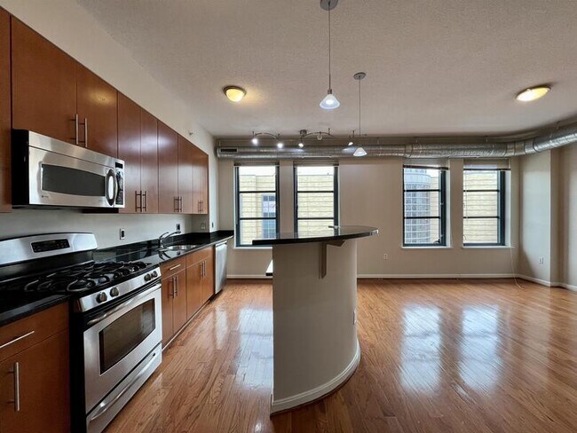 Building Photo - 1390 Kenyon St NW