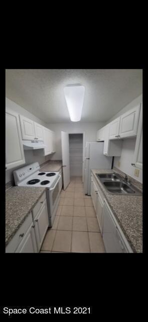 Building Photo - 3525 Sable Palm Ln