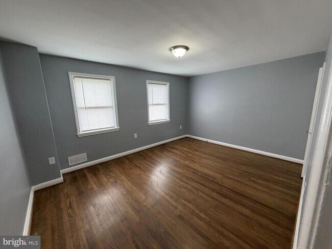Foto del edificio - 7136 Eastbrook Ave