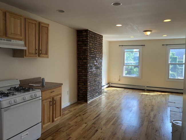 Building Photo - 429 E 153rd St
