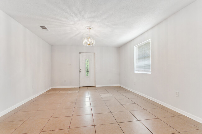 Building Photo - 1563 Foy St