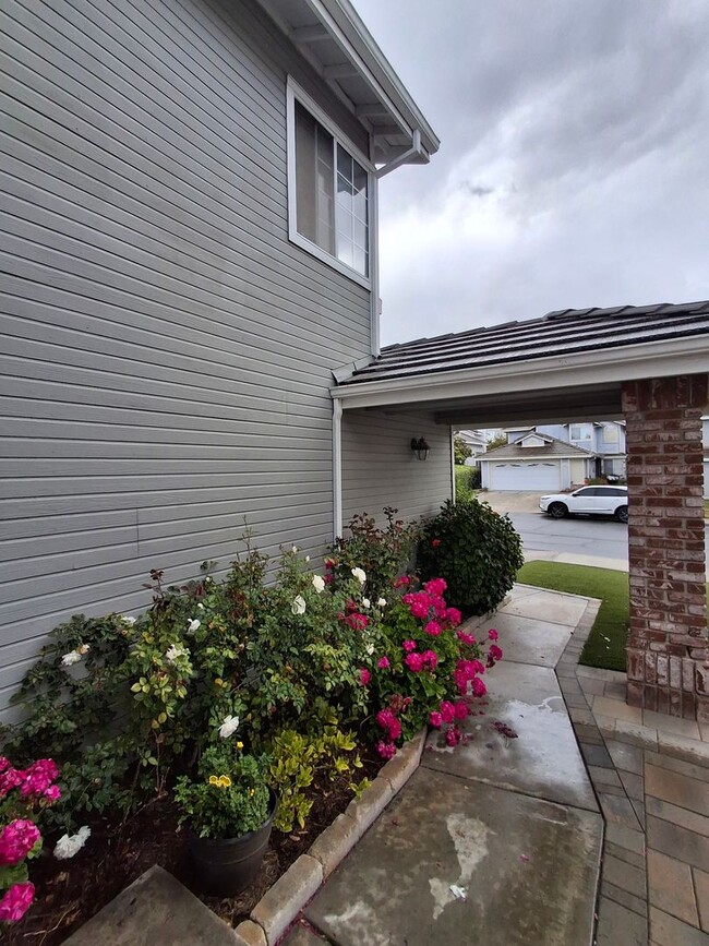 Building Photo - Beautifully Remodeled 4-Bedroom, 3-Bath w/ 2 Car-Garage and Central AC/Heat! MUST SEE!!!