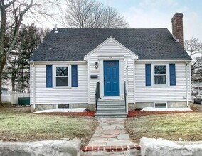Building Photo - 44 Maple St