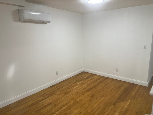 Building Photo - 144-26 25th Dr
