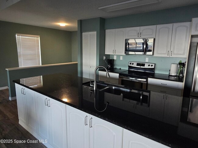 Building Photo - 0000 Pineapple Ave