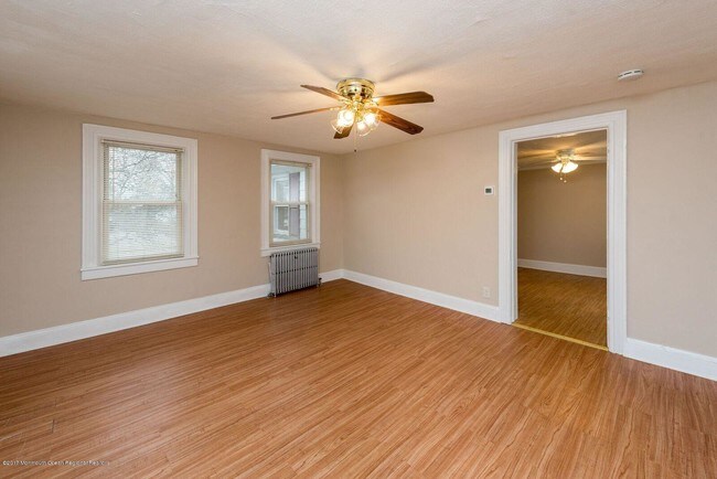 Building Photo - 37 E Railroad Ave
