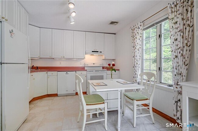 Foto del edificio - 144 Munn Rd