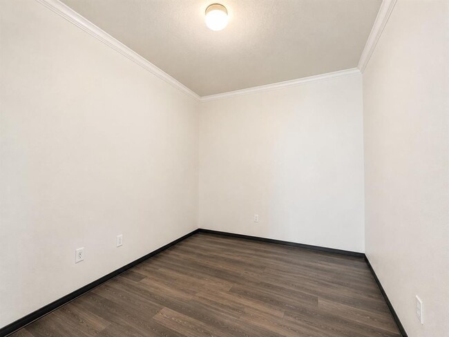 Building Photo - 220 Pepperbark Loop