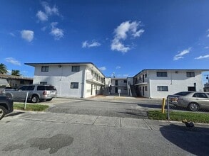 Building Photo - 120 W 10th St