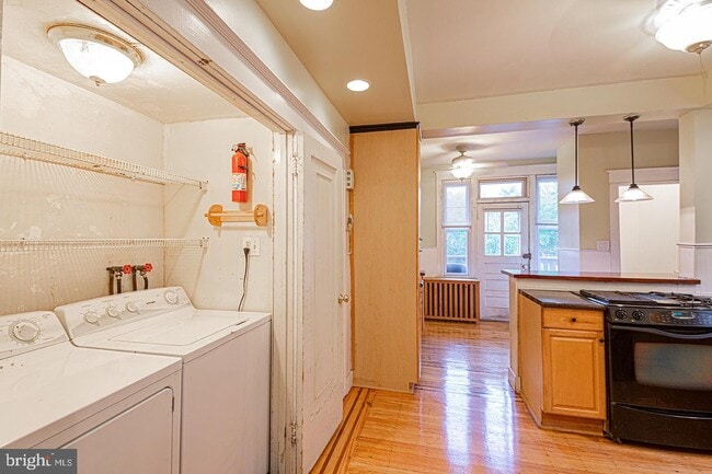 Building Photo - 432 S 48th St