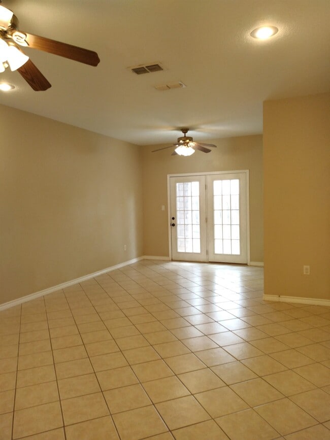 Foto del edificio - 603 E 8th St