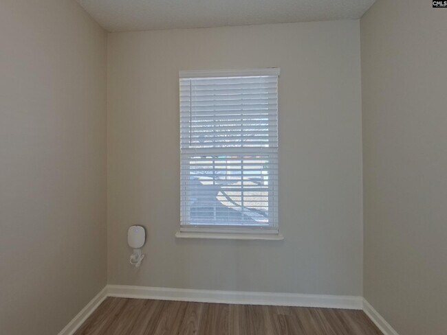 Foto del edificio - 349 Denman Loop