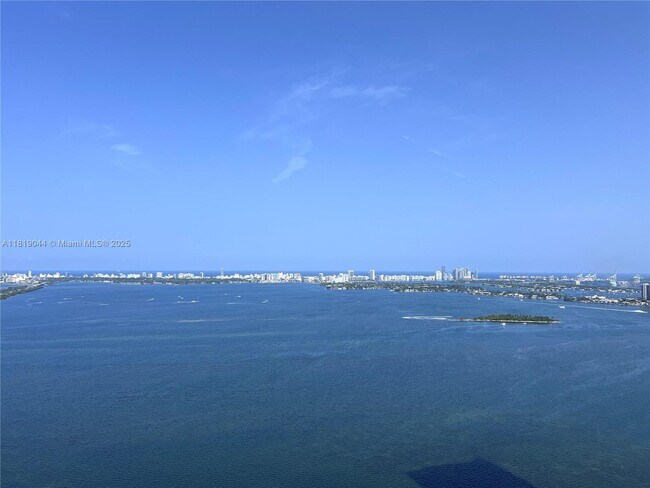 Foto del edificio - 650 NE 32nd St