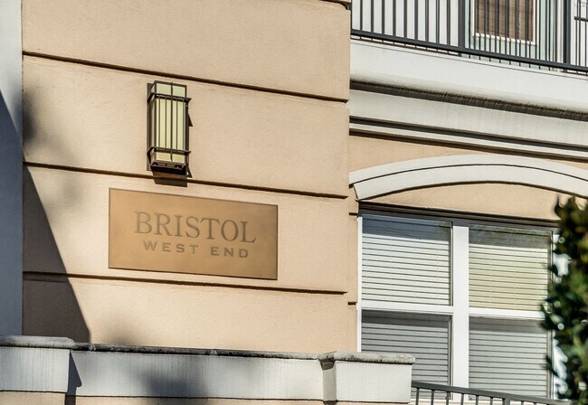 Foto del edificio - Awesome 1BE/1BA Condo in the heart of West End!