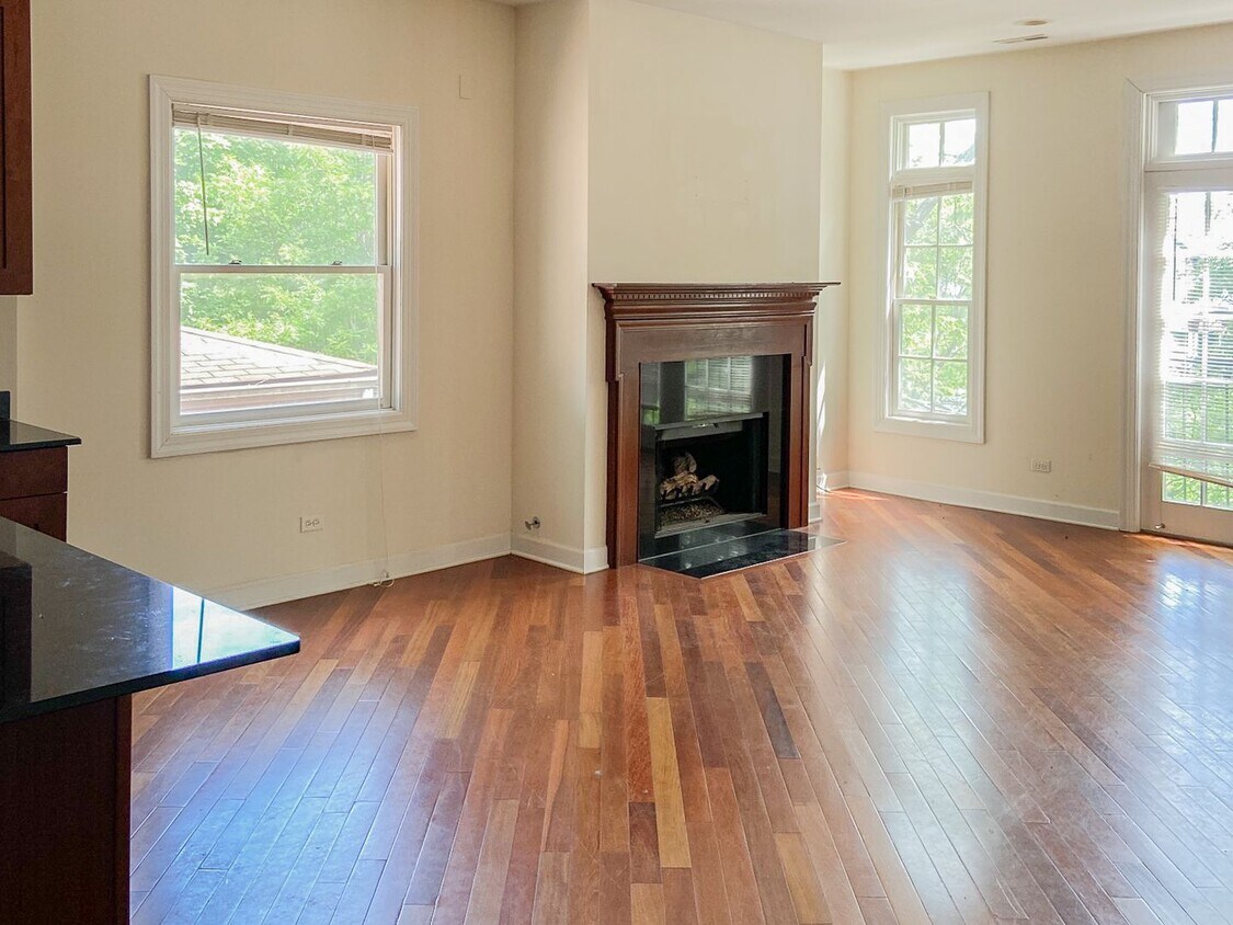 Foto principal - 3114 N Racine Ave