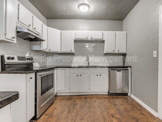 Foto del edificio - 201 NW 17th St