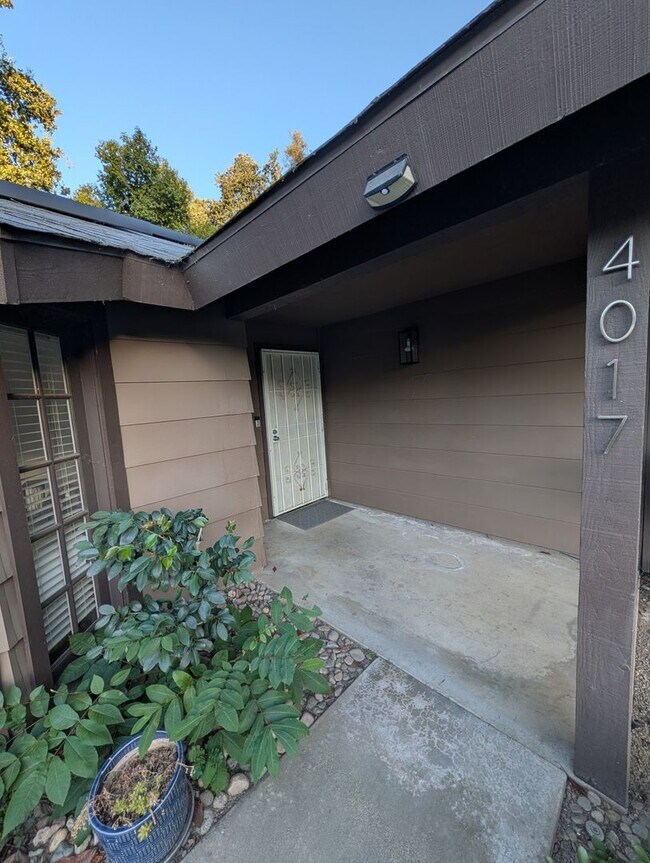 Building Photo - NW Visalia Home Coming Soon!