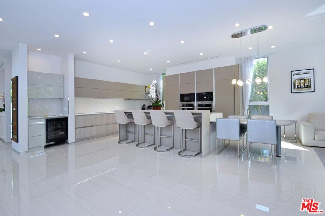 Foto principal - 429 N La Jolla Ave