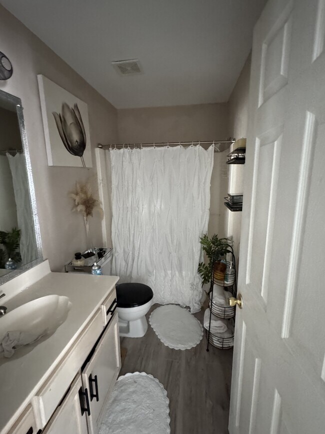 Foto del edificio - 11065 Oakcrest Dr