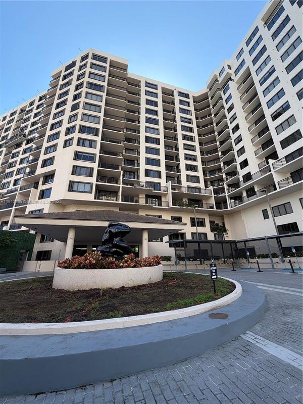 Foto principal - 540 Brickell Key Dr