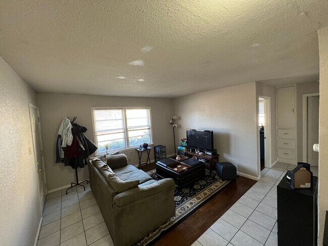 Foto del edificio - 2 Bedroom Home located across from KSU Campus
