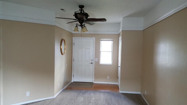 Building Photo - 7421 N 17th Ct