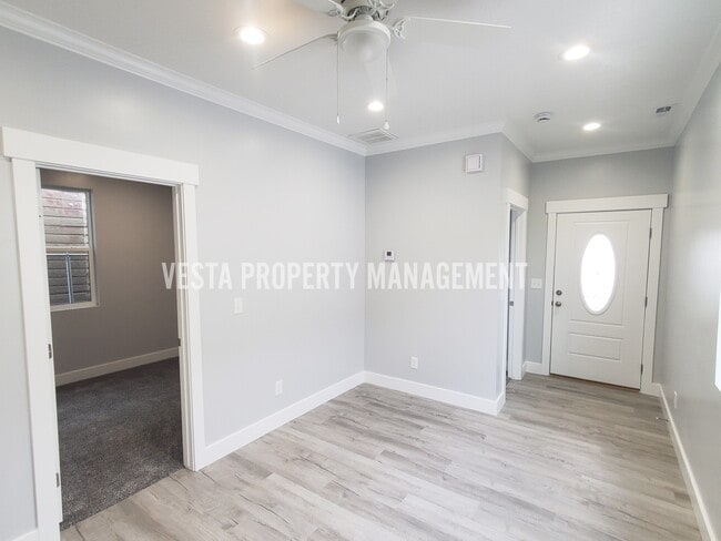 Building Photo - 2028 Ogden Ave