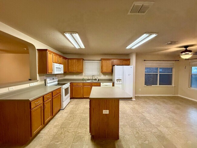 Foto del edificio - Charming 3-Bedroom Home – Minutes from Ran...