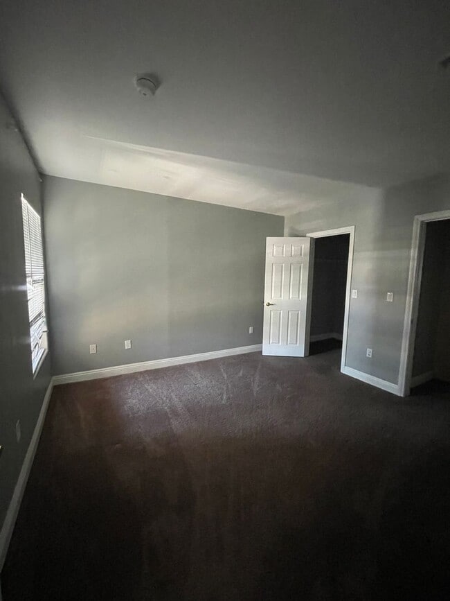 Building Photo - Cozy Condo