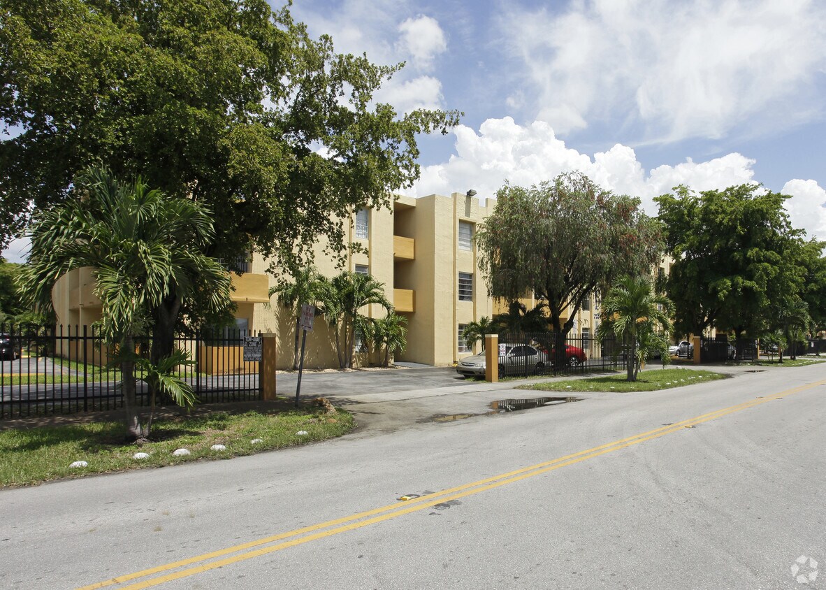Celta Apartments - Fields and Green Family's