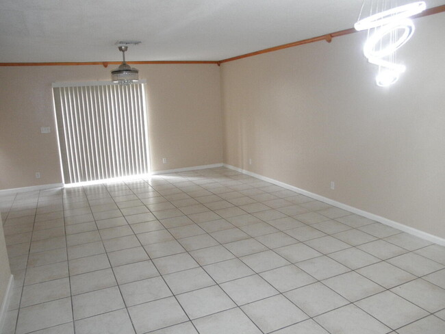 Foto del edificio - 847 Summit Lake Dr