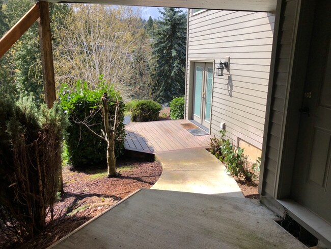 Building Photo - 1696 SE 26th Dr