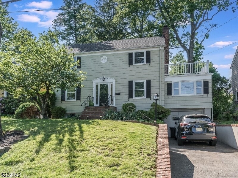 Primary Photo - 61 Hillside Ave