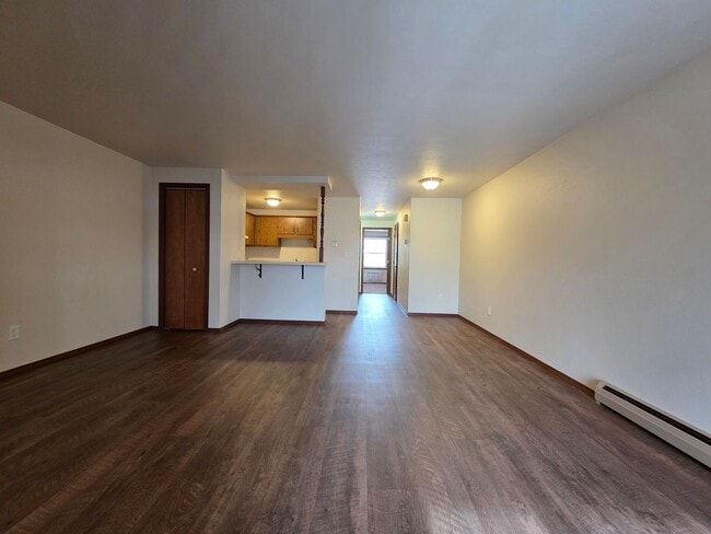 Building Photo - Spacious 1 Bedroom 1 Bath Upper Apartment