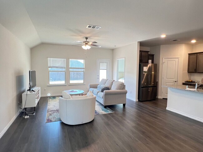 Building Photo - Calm Springs