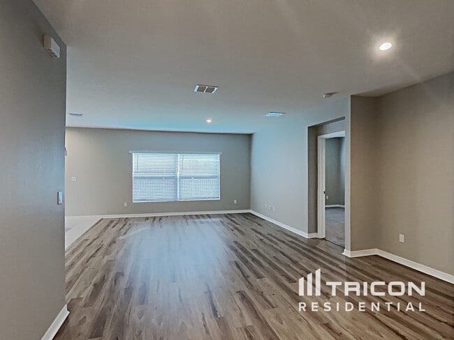 Building Photo - 3948 Fescue St