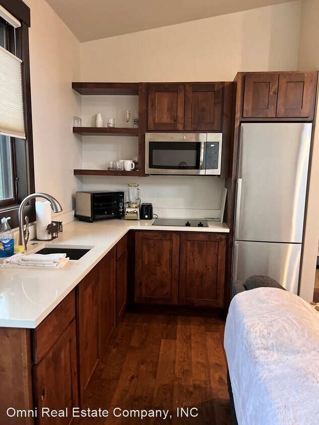 Building Photo - 1 br, 1 bath House - 28 W Benjamin Pt