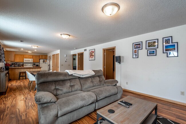 Building Photo - 226 Lakeview Dr