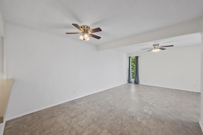 Foto del edificio - 3431 N Hills Dr