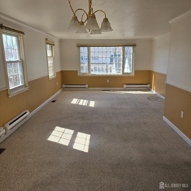 Building Photo - 14 Sussex Way