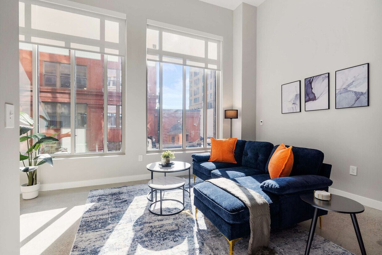 Foto principal - 205 W 4th St