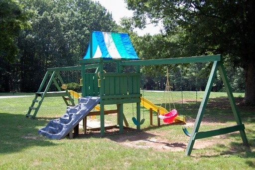 Building Photo - 121 Pines Village Dr